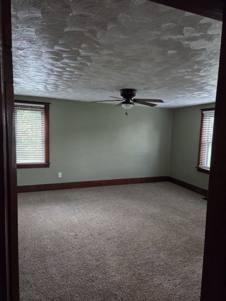 3016 Leechburg Rd #1 - Photo 7 of 10