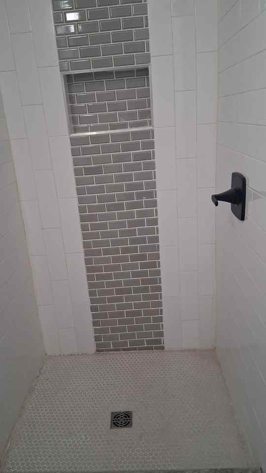 585 Kelton Ave #NA - Photo 2 of 5