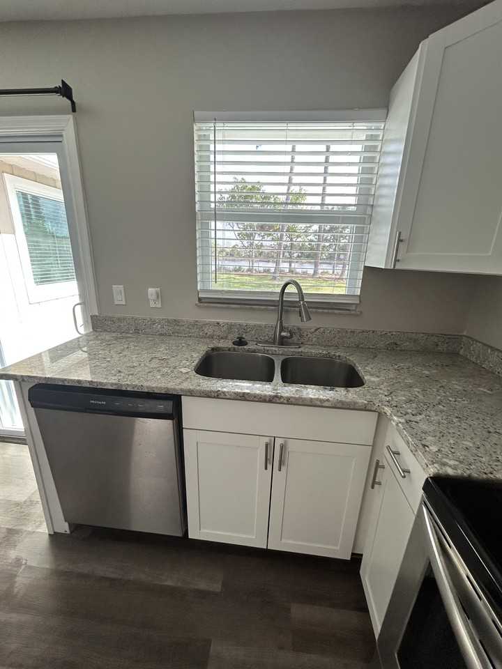 2380 Se Harrington Ave #NA - Photo 7 of 26