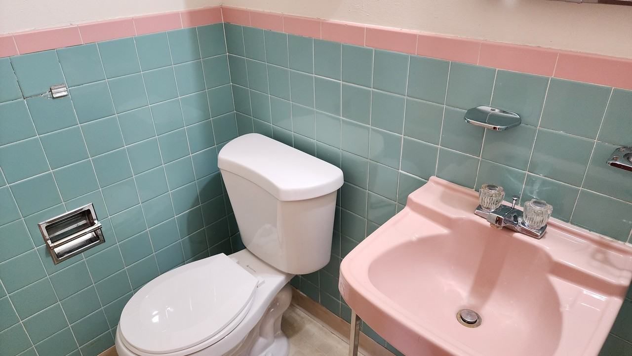 925 S Washington St #303 - Photo 4 of 8