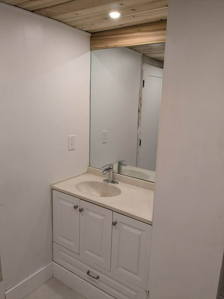 605 Ne 27th St #NA - Photo 3 of 11