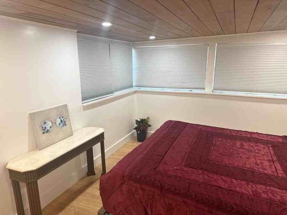 605 Ne 27th St #NA - Photo 4 of 11