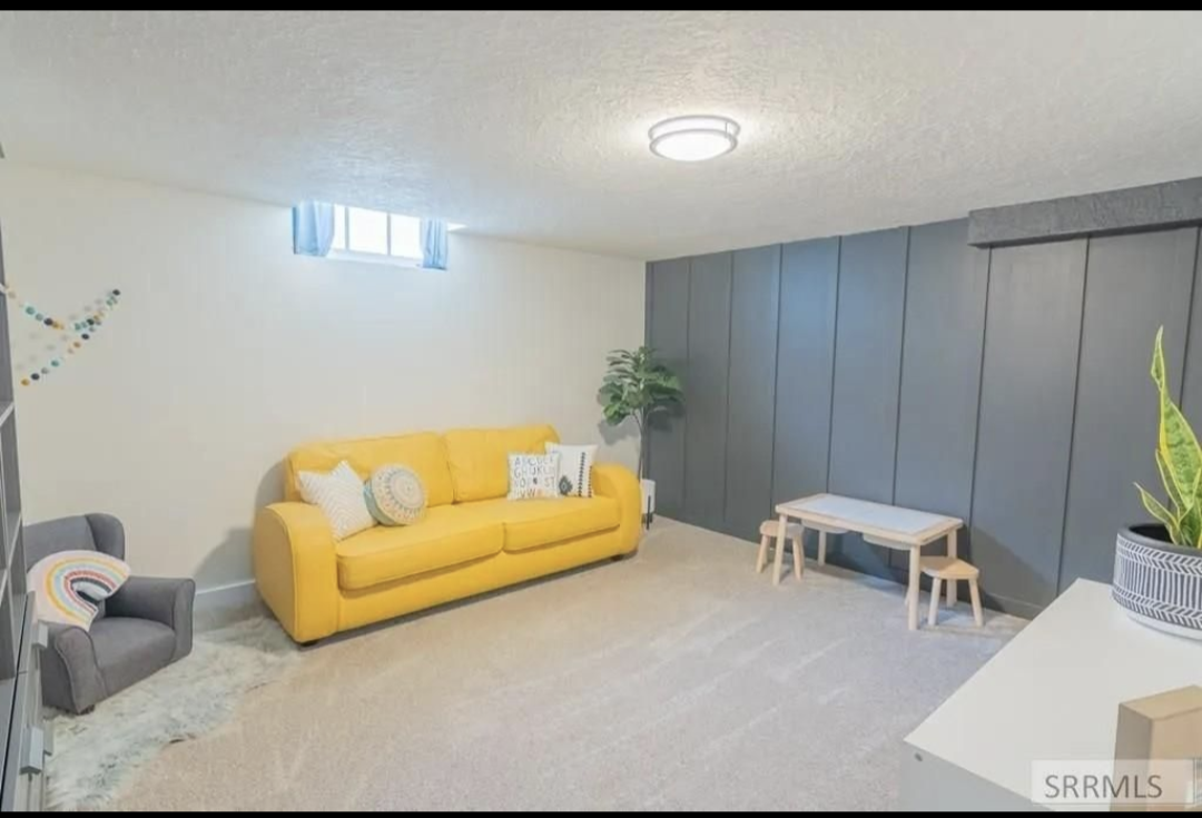 294 E 24th St #NA - Photo 4 of 8