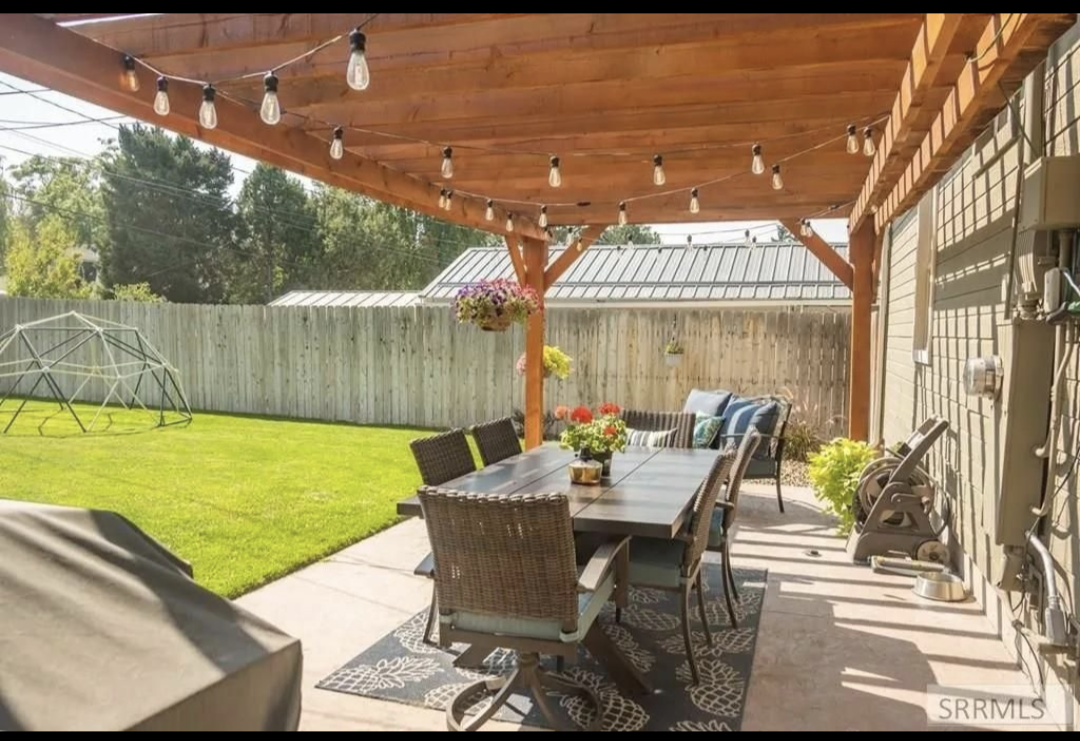 294 E 24th St #NA - Photo 6 of 8