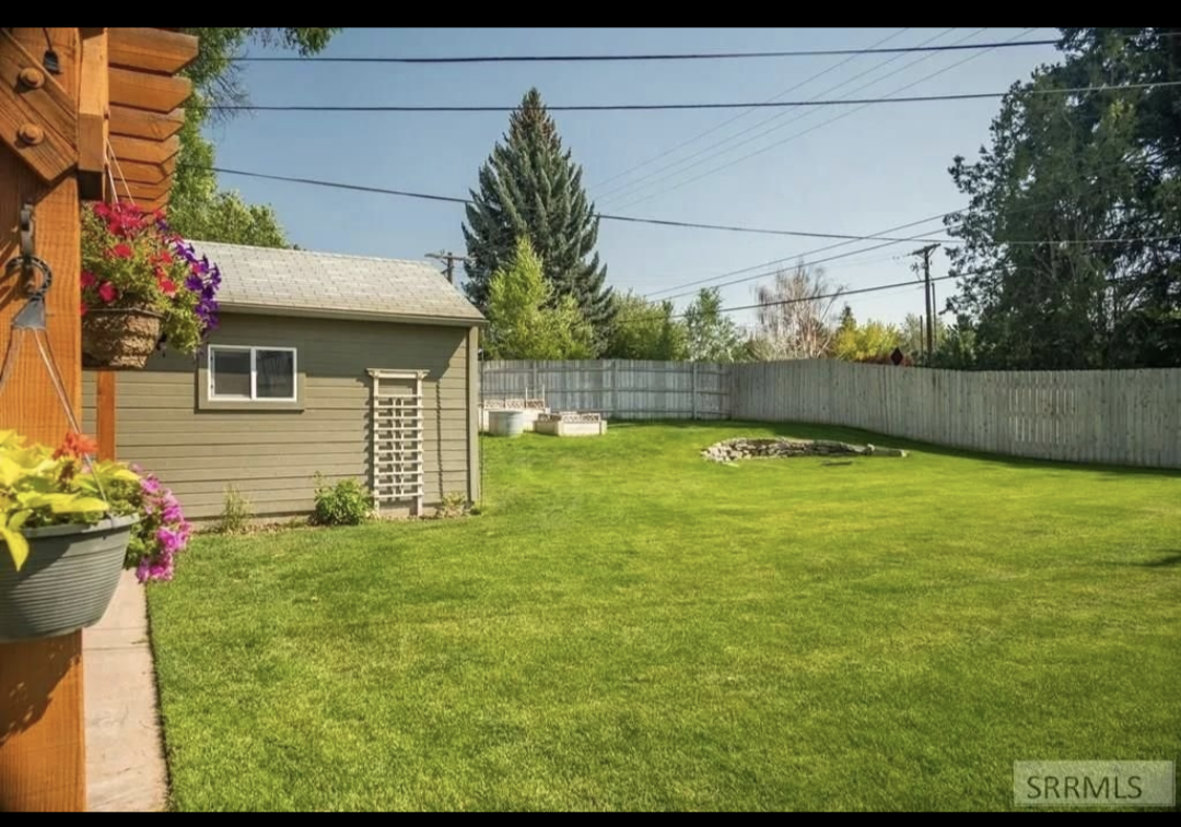 294 E 24th St #NA - Photo 7 of 8