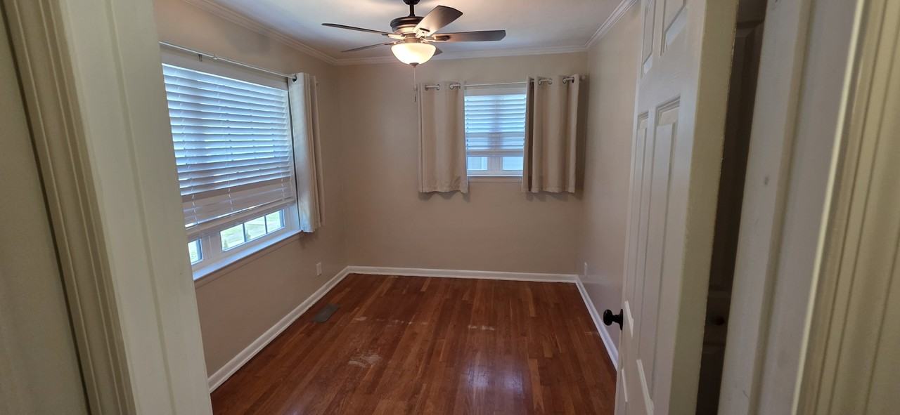 902 Endicott St #NA - Photo 7 of 11