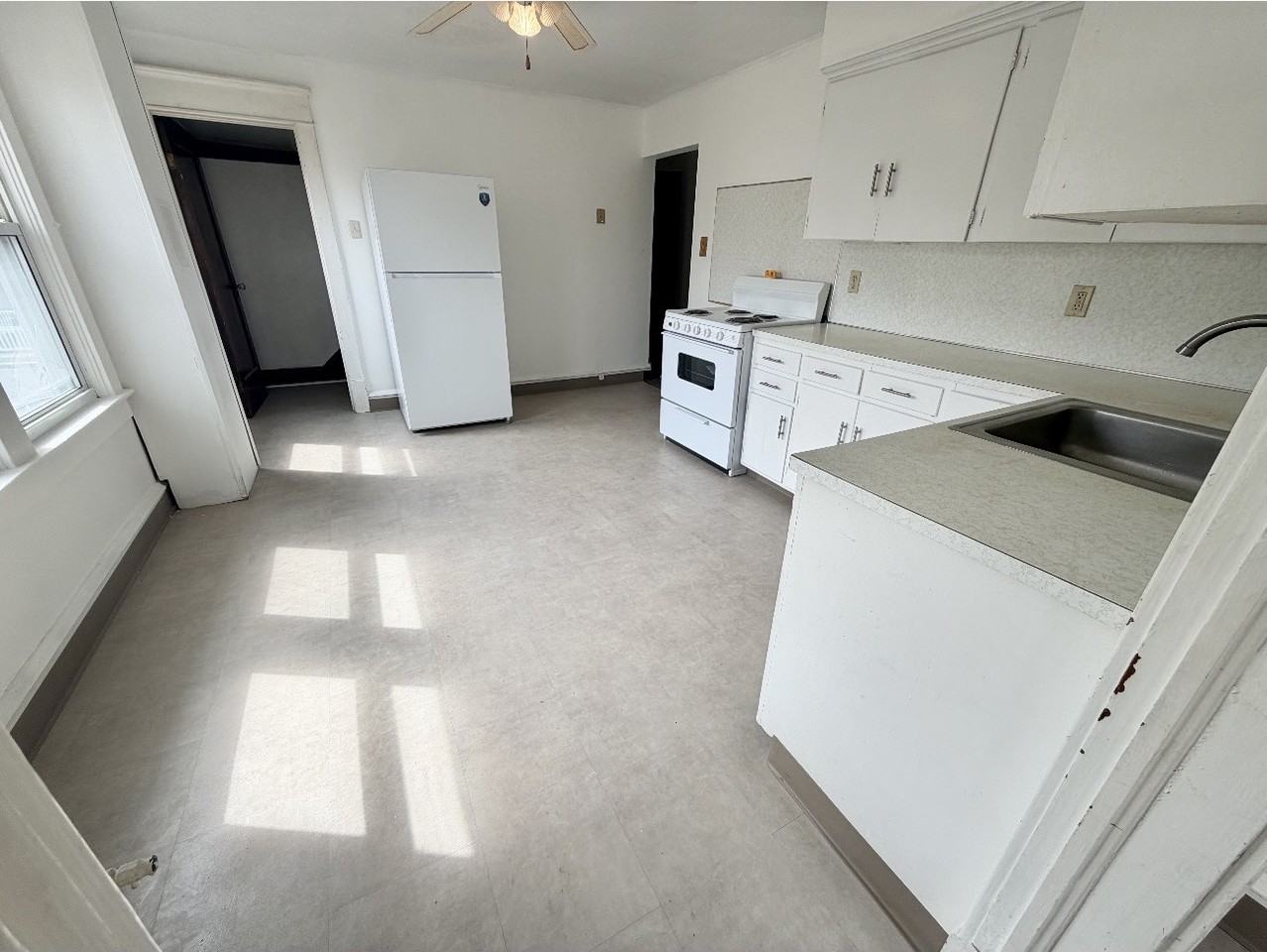 210 E Thomas St #210REAR - Photo 2 of 10