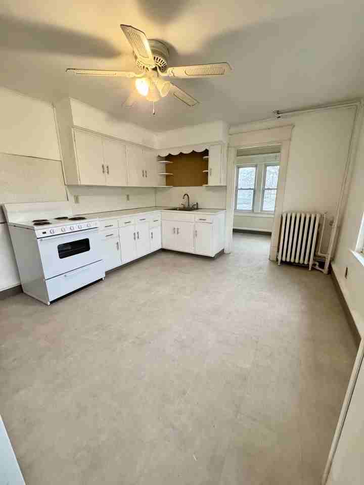 210 E Thomas St #210REAR - Photo 3 of 10