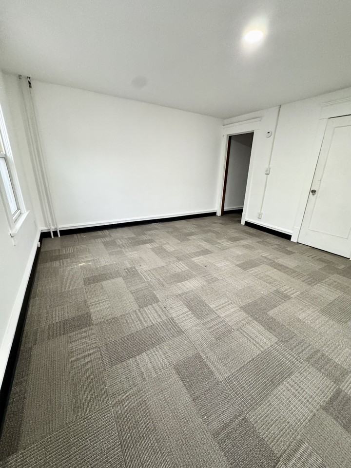 210 E Thomas St #210REAR - Photo 5 of 10