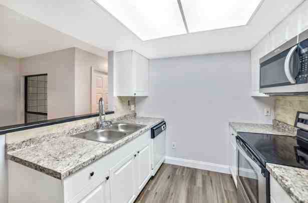 4307 Sw 70th Ter #4307 - Photo 3 of 16