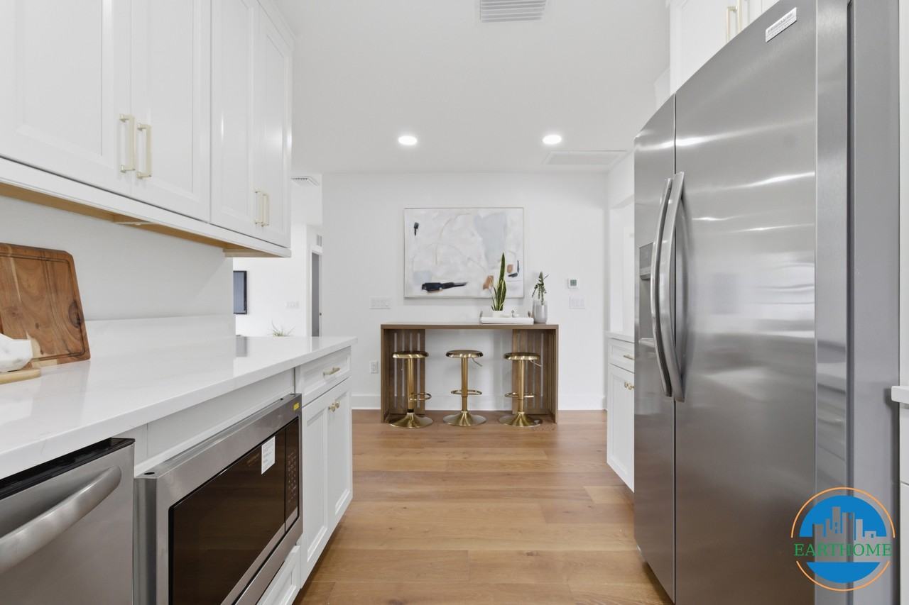 3015 W North B St #NA - Photo 5 of 20