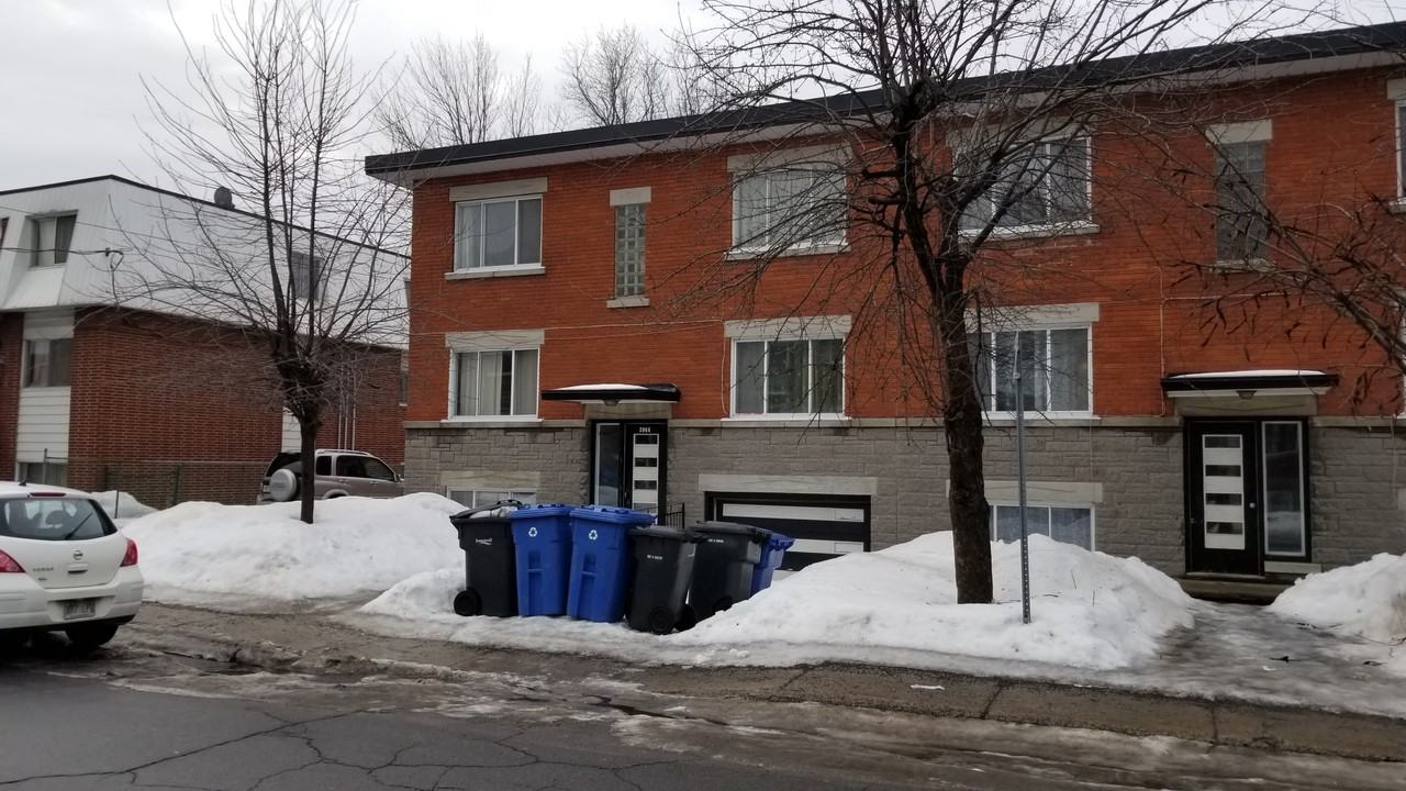 Triplex - Photo 3 of 4