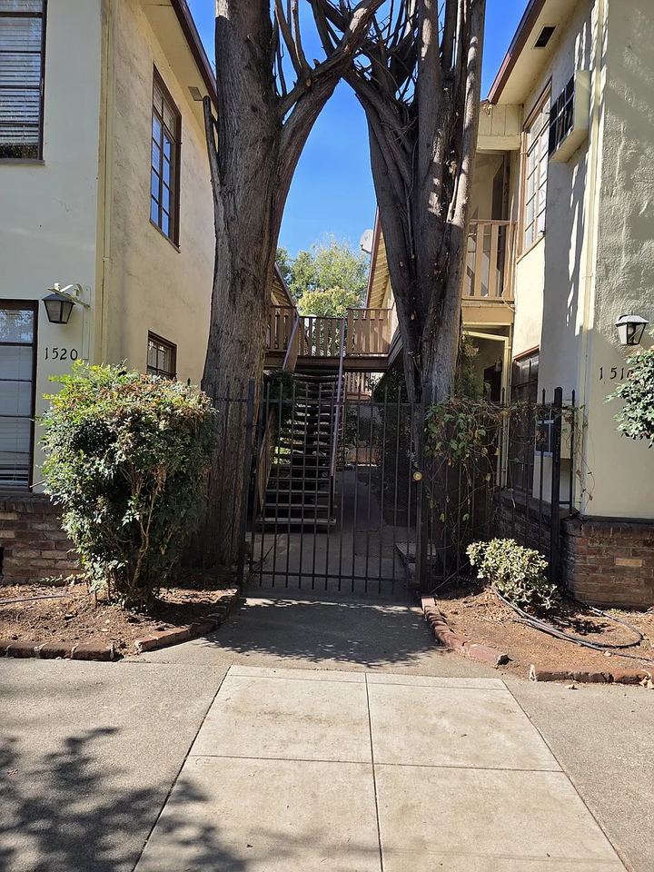 1520 25th St #10 - Photo 2 of 14