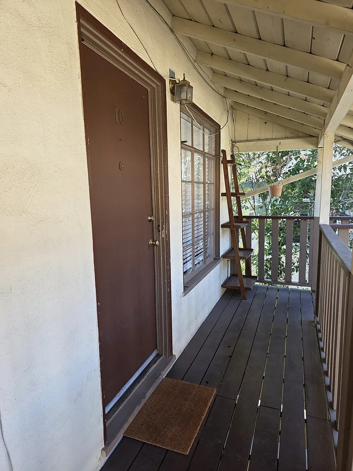 1520 25th St #10 - Photo 3 of 14