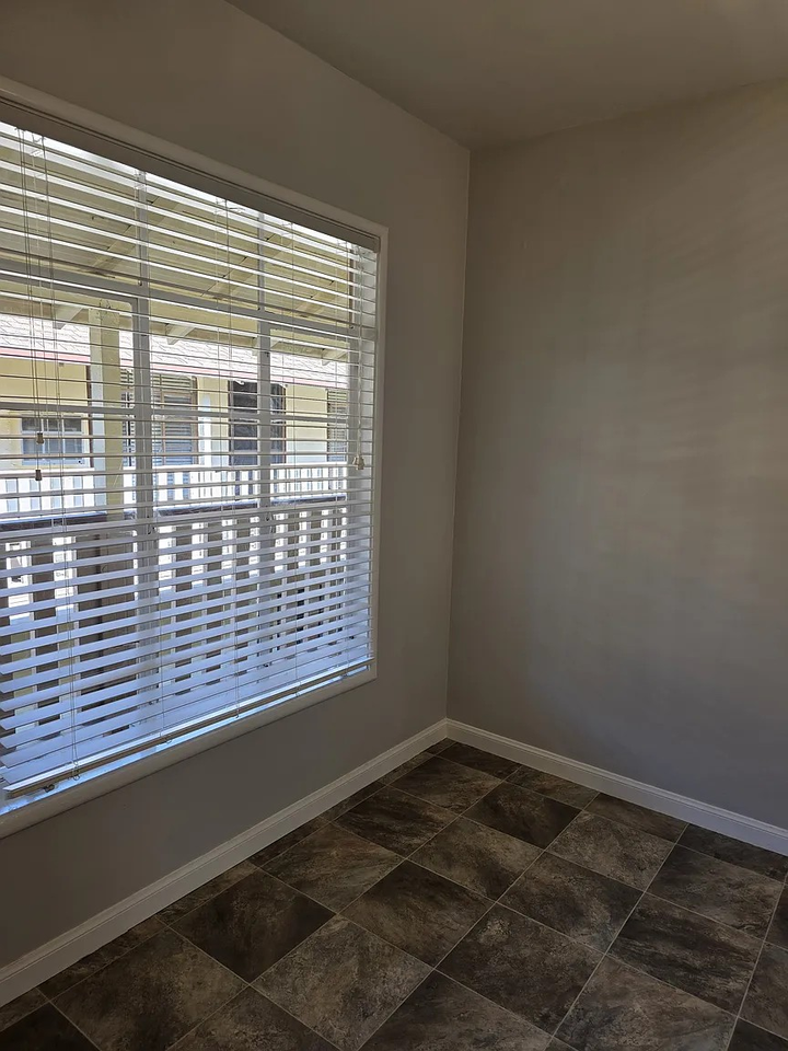 1520 25th St #10 - Photo 6 of 14