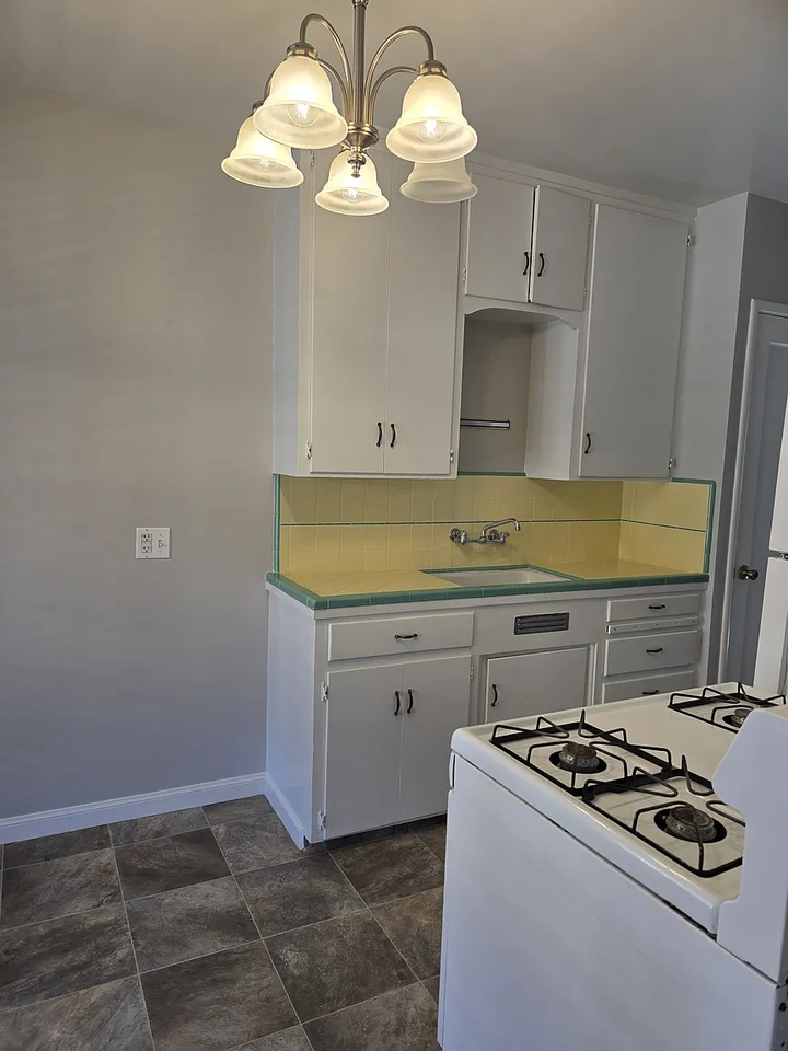 1520 25th St #10 - Photo 7 of 14