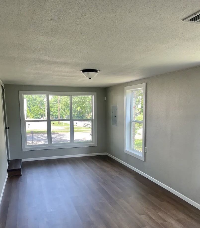 1523 North Englewood Avenue - Photo 4 of 8