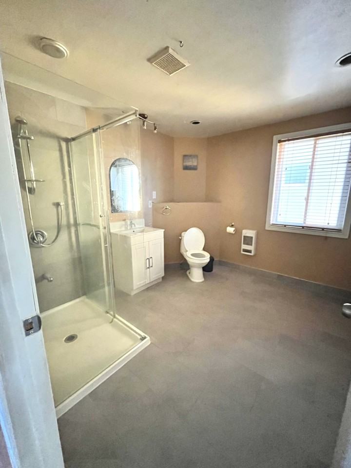 321 81e Avenue - Photo 2 of 5