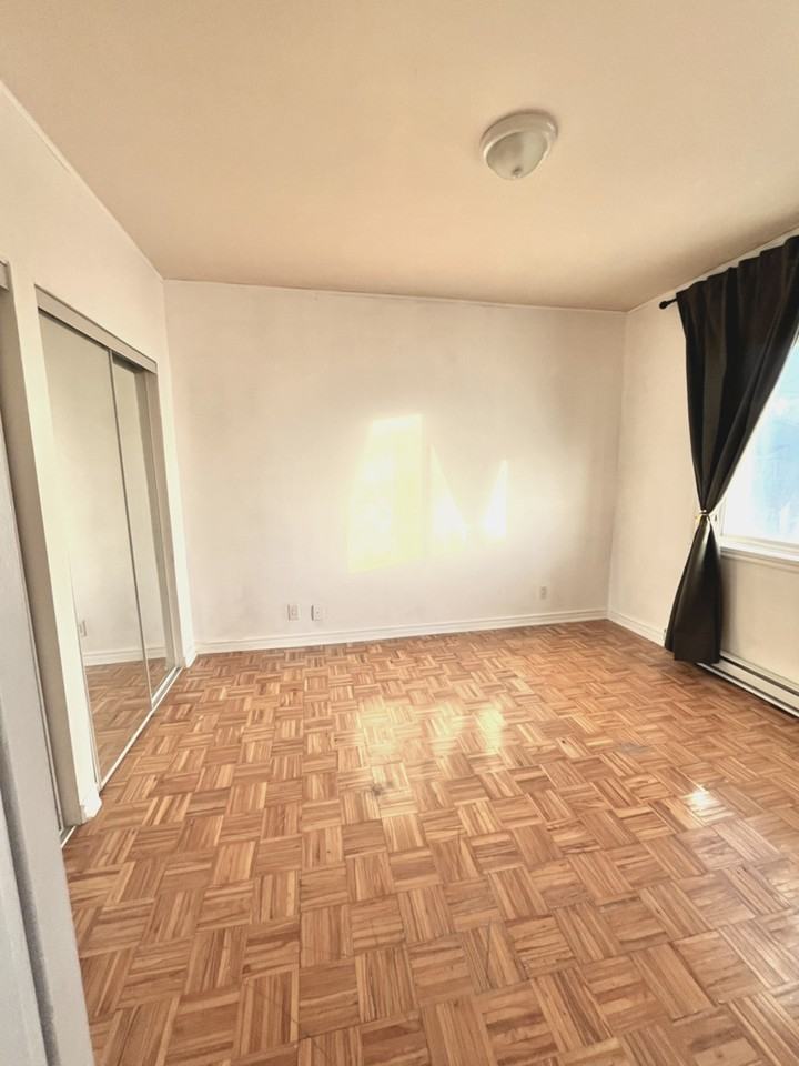 321 81e Avenue - Photo 3 of 5