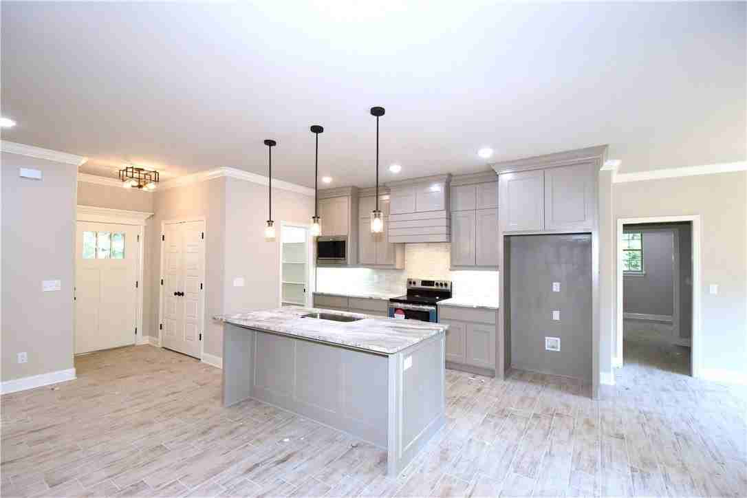 21 Kirkcudbright Ln - Photo 3 of 25