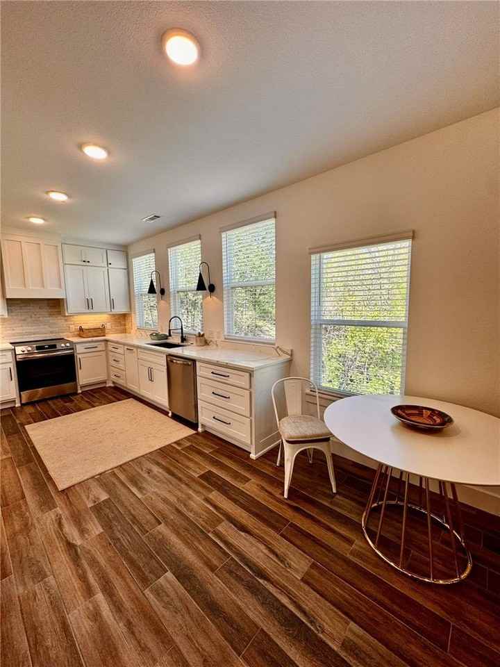 8881 Williams Rd - Photo 3 of 32