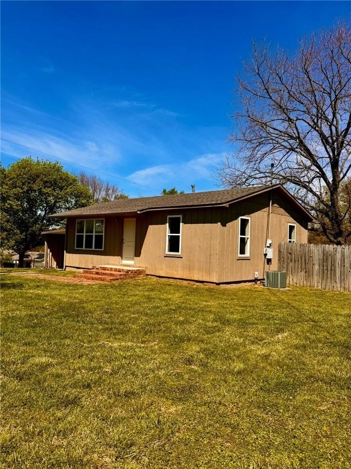 803 Greenfield St - Photo 2 of 15