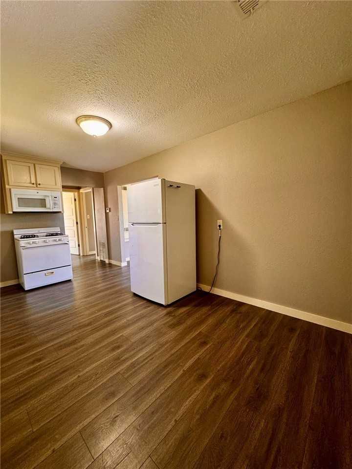 803 Greenfield St - Photo 4 of 15