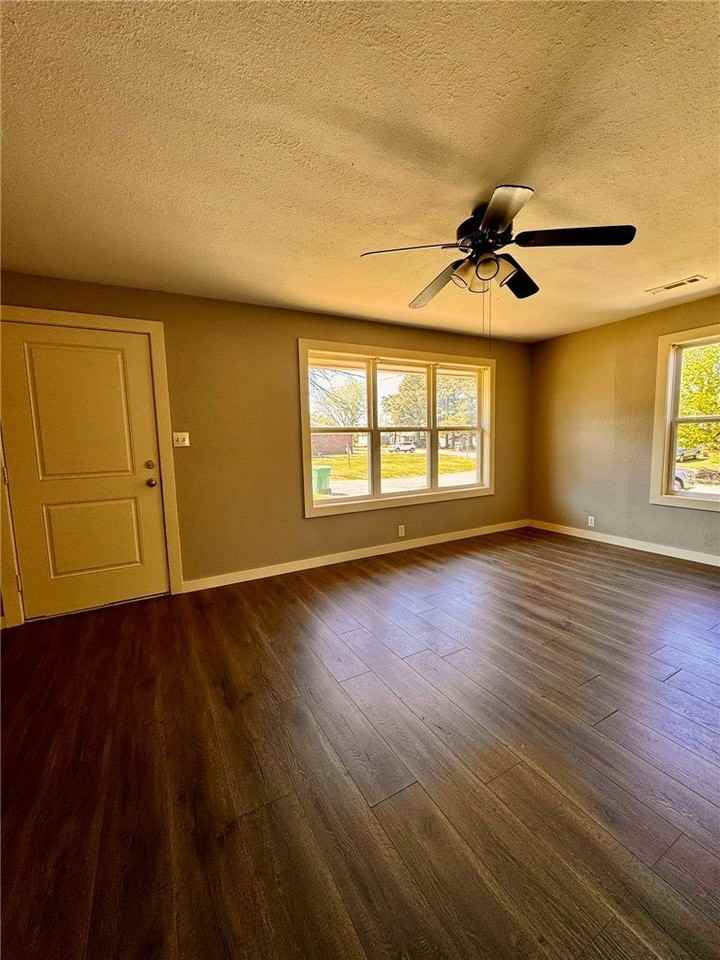 803 Greenfield St - Photo 6 of 15