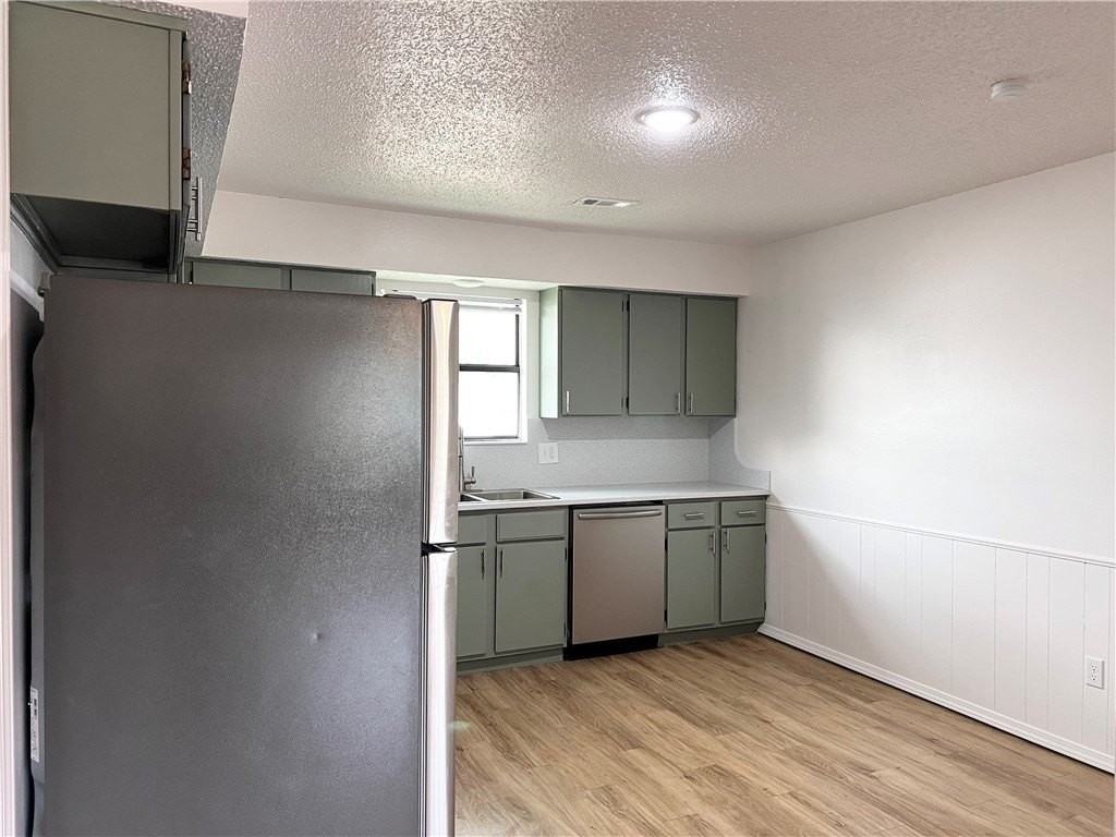 2018 W Olive St - Photo 4 of 18