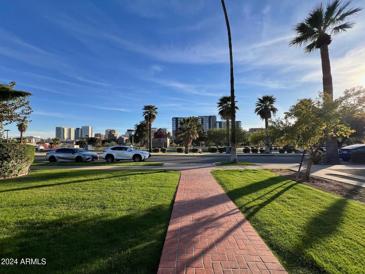 30 W Culver St #B - Photo 4 of 36