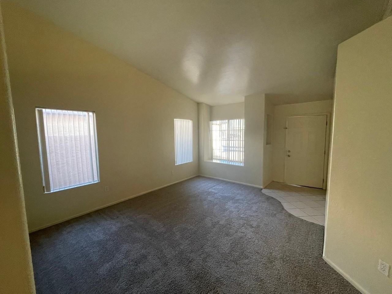 837 E Glenmere Dr - Photo 4 of 15