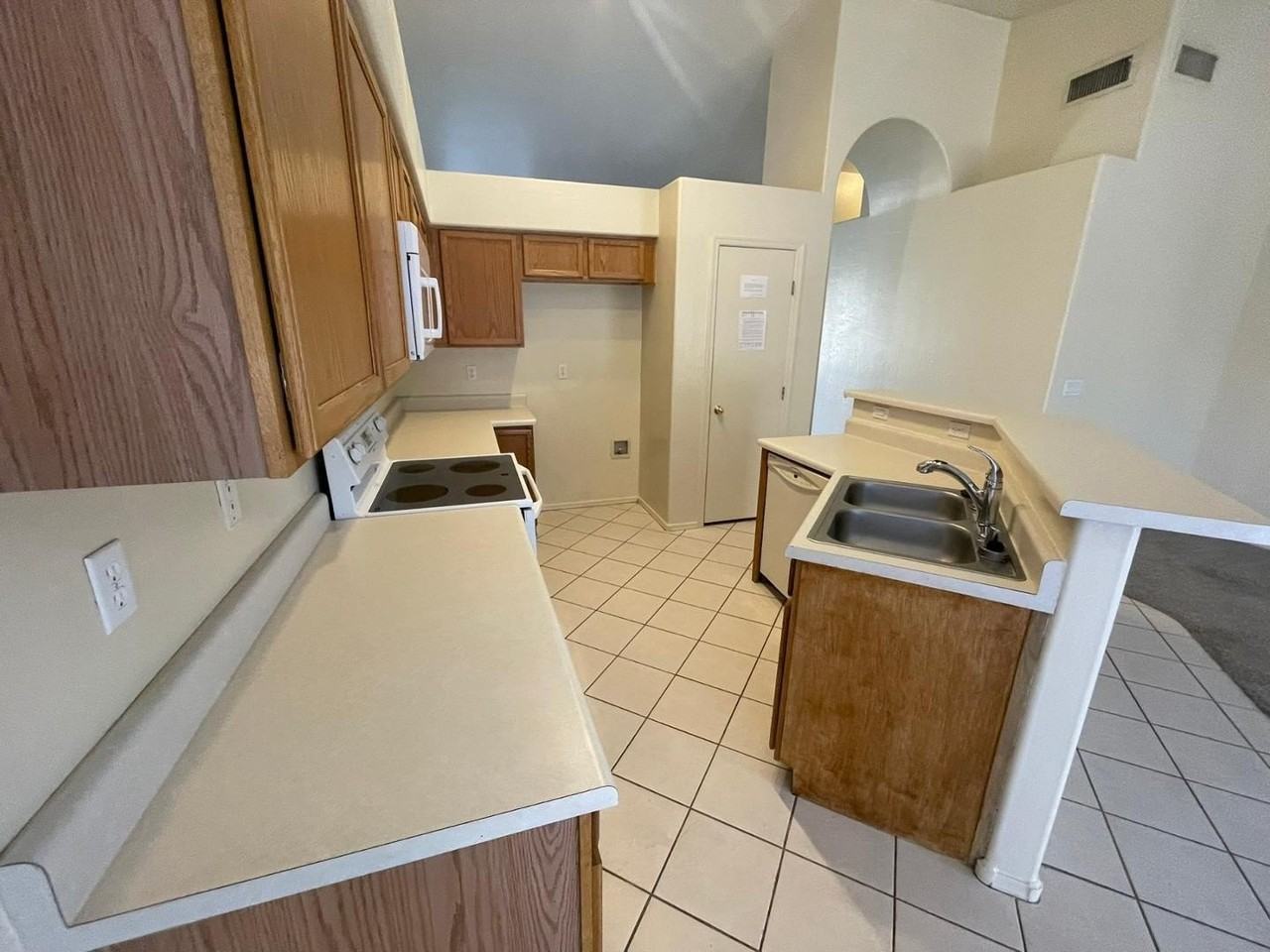 837 E Glenmere Dr - Photo 5 of 15