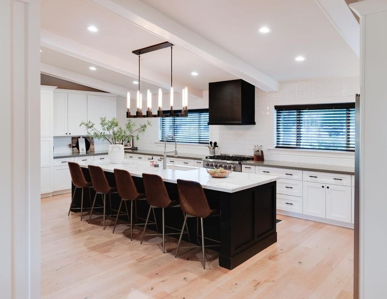 243 W Harmont Dr - Photo 3 of 18