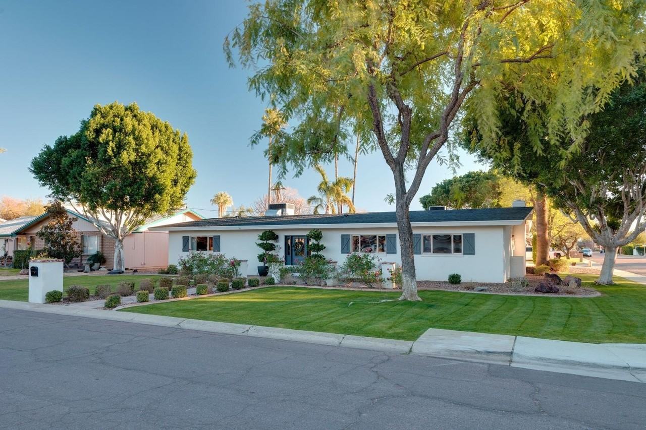 243 W Harmont Dr - Photo 7 of 18