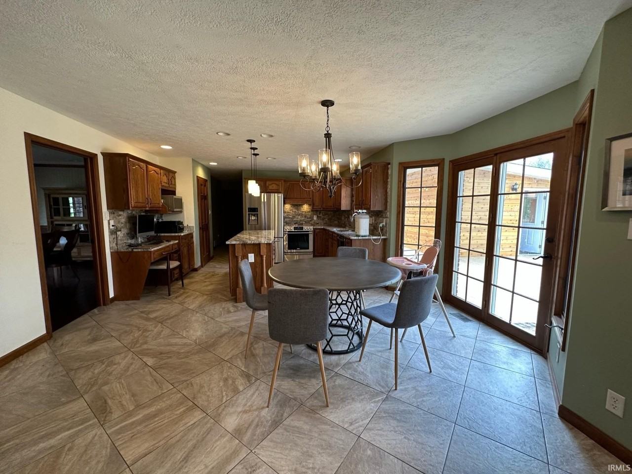 3825 E Devonshire Ct - Photo 6 of 36