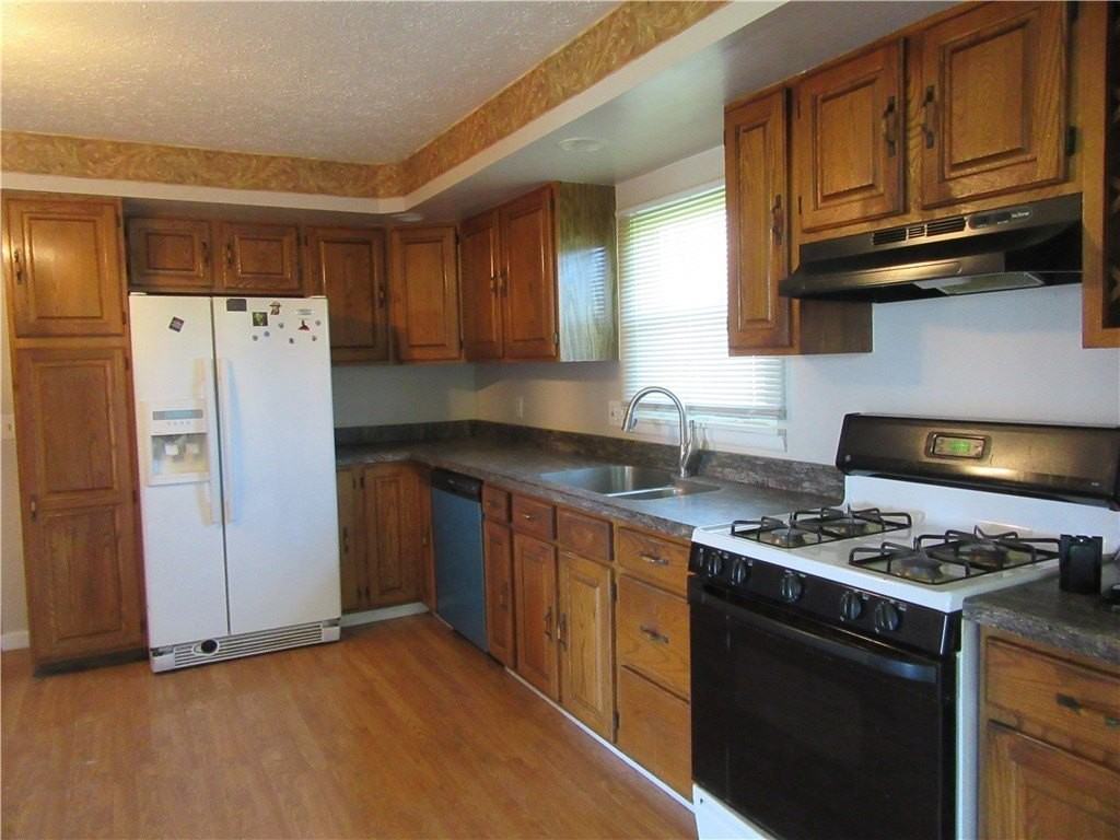 212 Vollmer Pkwy - Photo 2 of 21