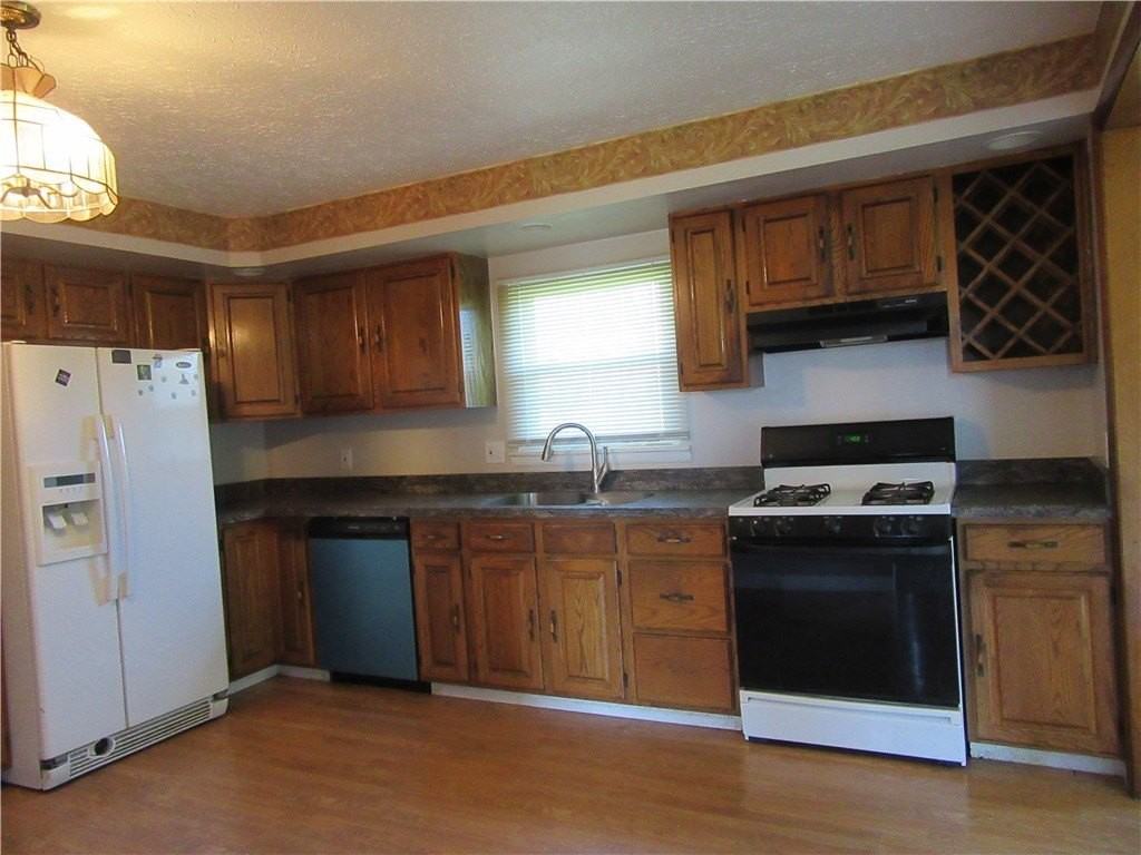 212 Vollmer Pkwy - Photo 3 of 21