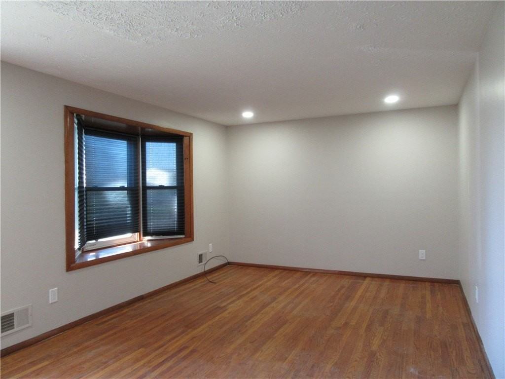 212 Vollmer Pkwy - Photo 4 of 21