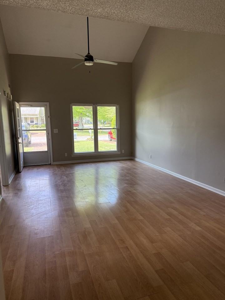 1307 Greenbrook Ln - Photo 3 of 13