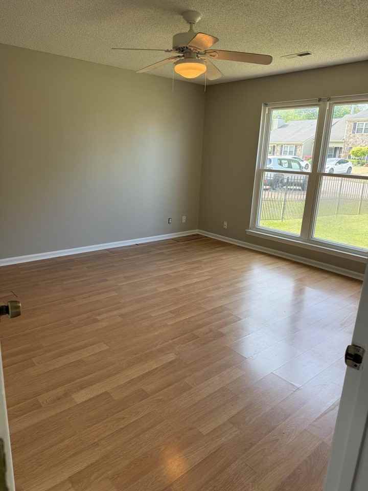 1307 Greenbrook Ln - Photo 6 of 13