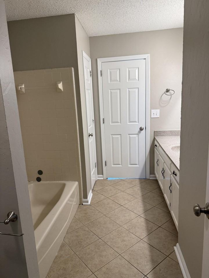 1307 Greenbrook Ln - Photo 7 of 13