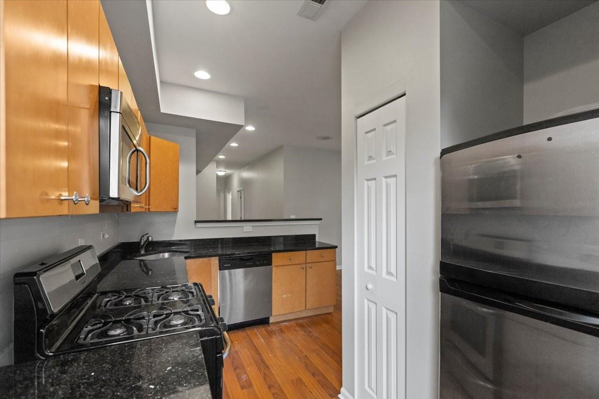 7717 N Marshfield Ave #1 - Photo 3 of 19