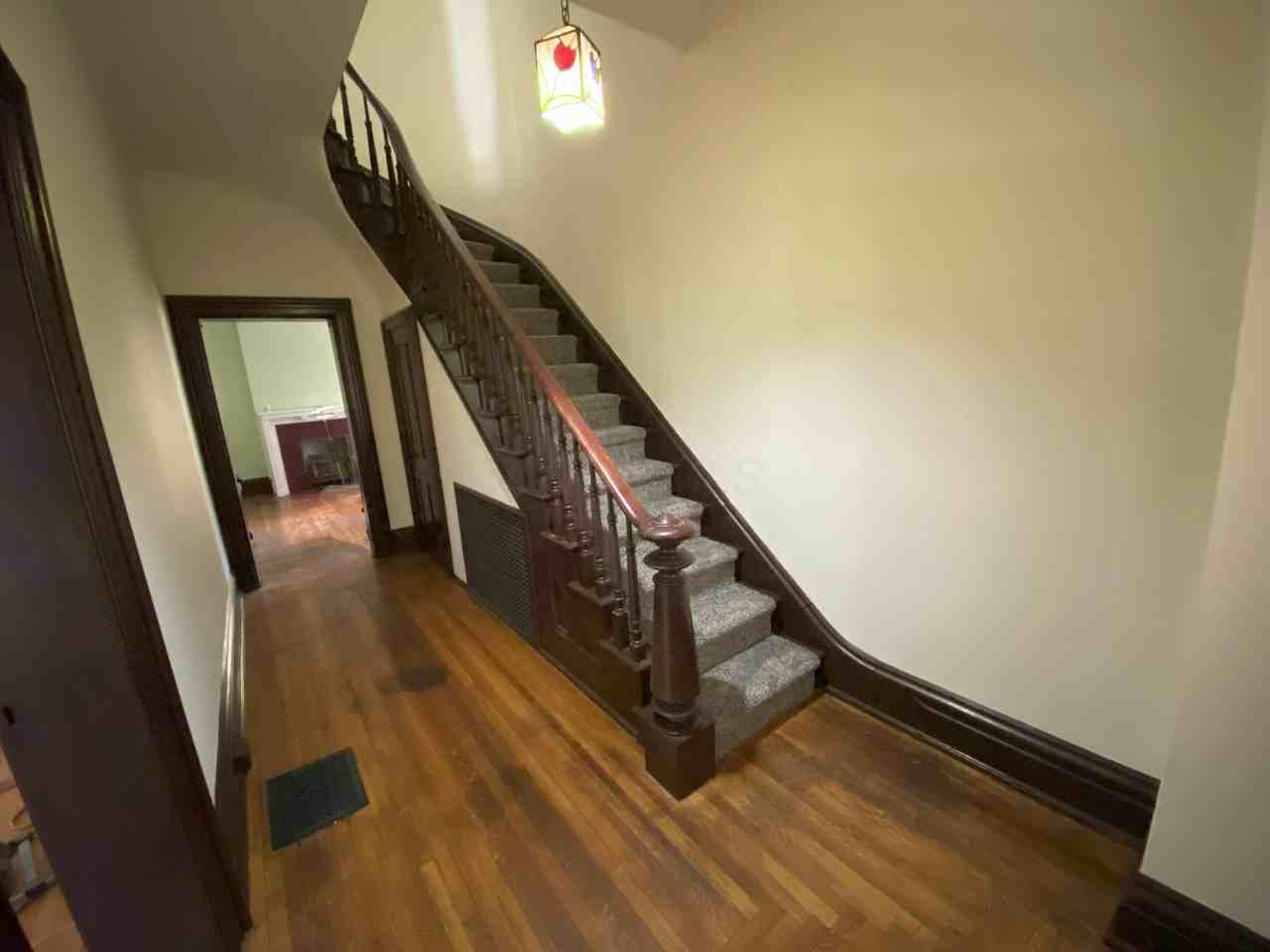 102 N Washington St - Photo 4 of 28