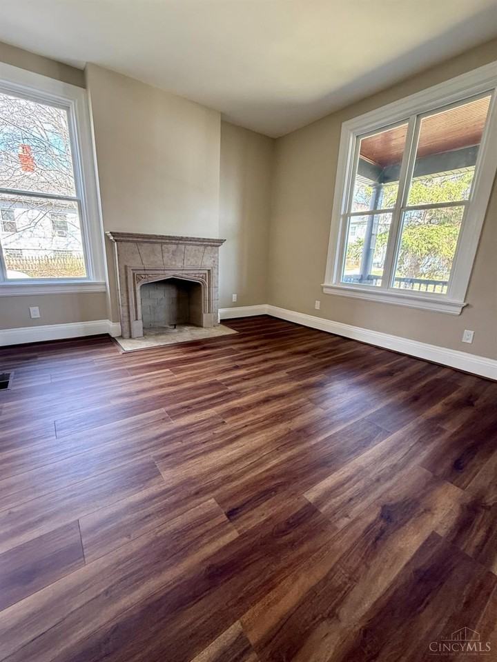 415 Considine Ave - Photo 3 of 16