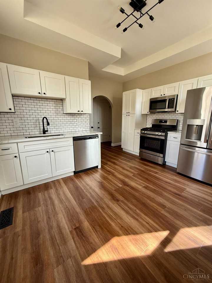 415 Considine Ave - Photo 4 of 16