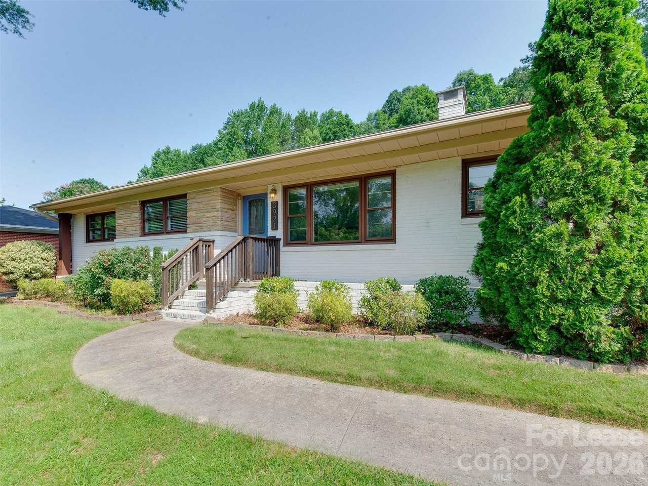 3921 Sheffield Dr - Photo 2 of 48