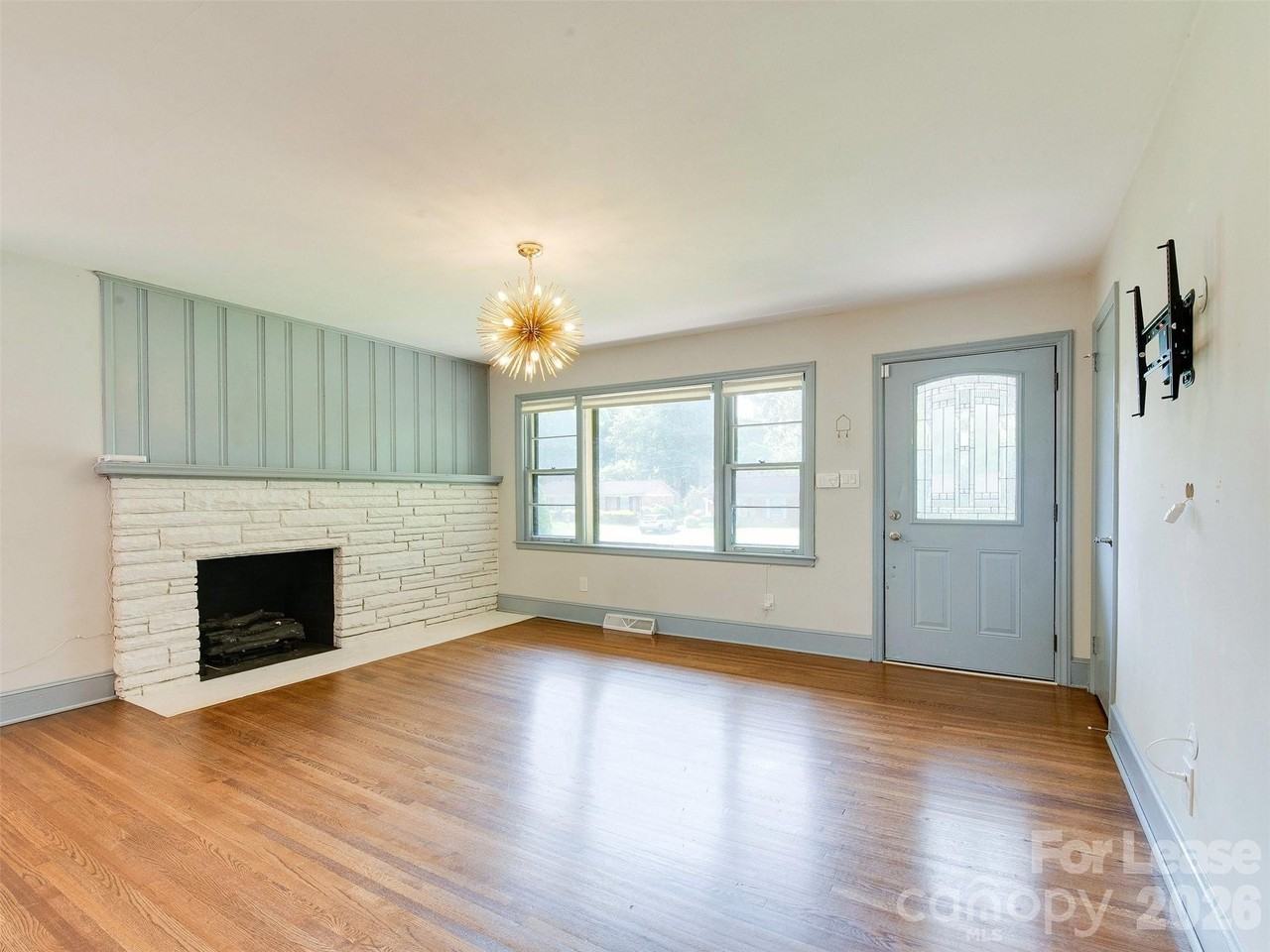 3921 Sheffield Dr - Photo 4 of 48