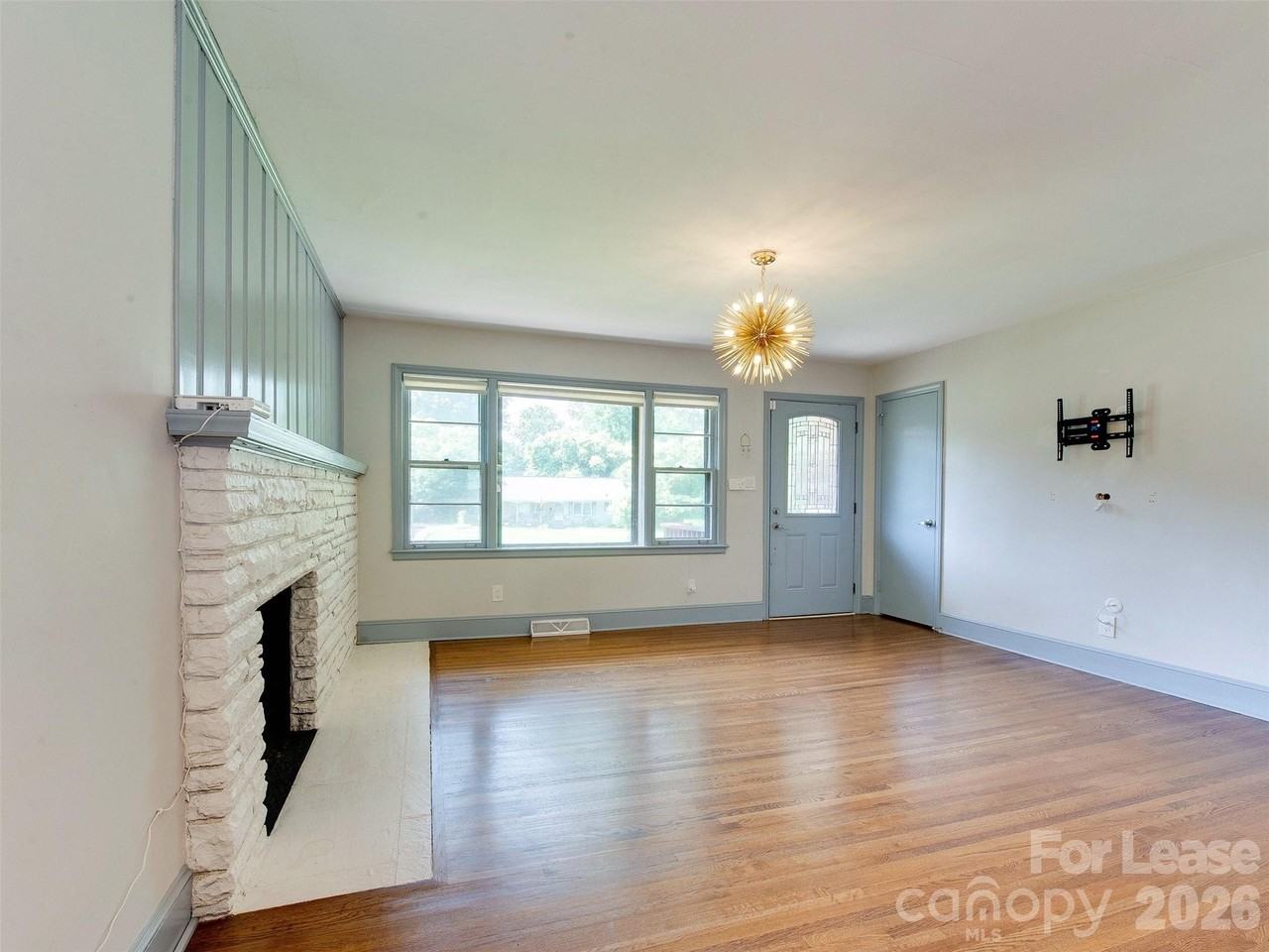 3921 Sheffield Dr - Photo 5 of 48