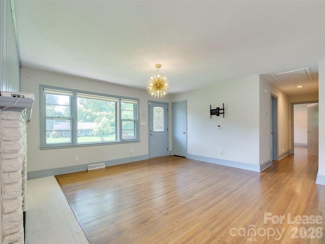 3921 Sheffield Dr - Photo 6 of 48