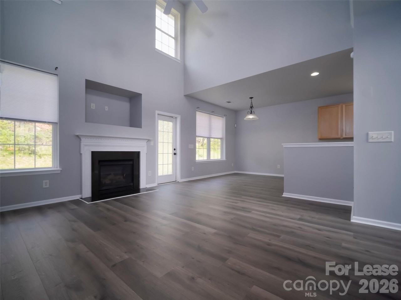 1030 Boxelder Ln - Photo 3 of 30